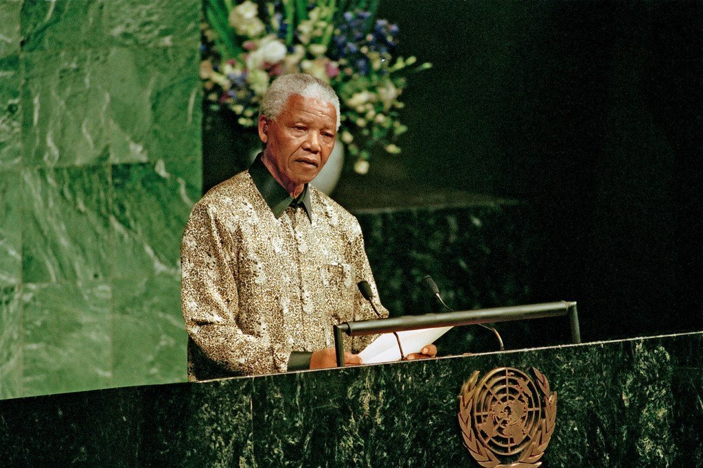 Nelson Mandela, président de l'Afrique du Sud, s'adresse à l'Assemblée générale des Nations Unies, en septembre 1998.